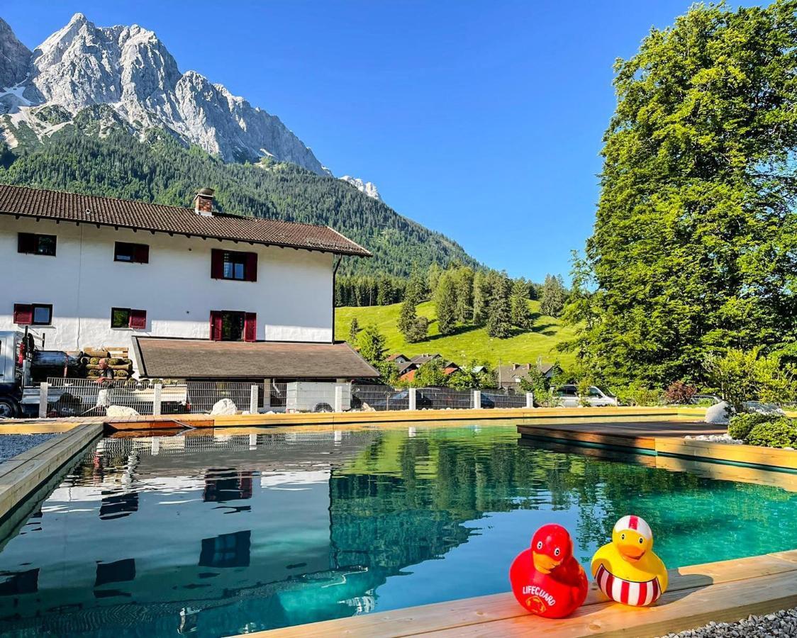 Bayern Resort Hotel - Adults Only - Mit Zugspitzblick - Eibsee-Naehe - Wellnessbereich - Naturpool Im Sommer Grainau Dış mekan fotoğraf