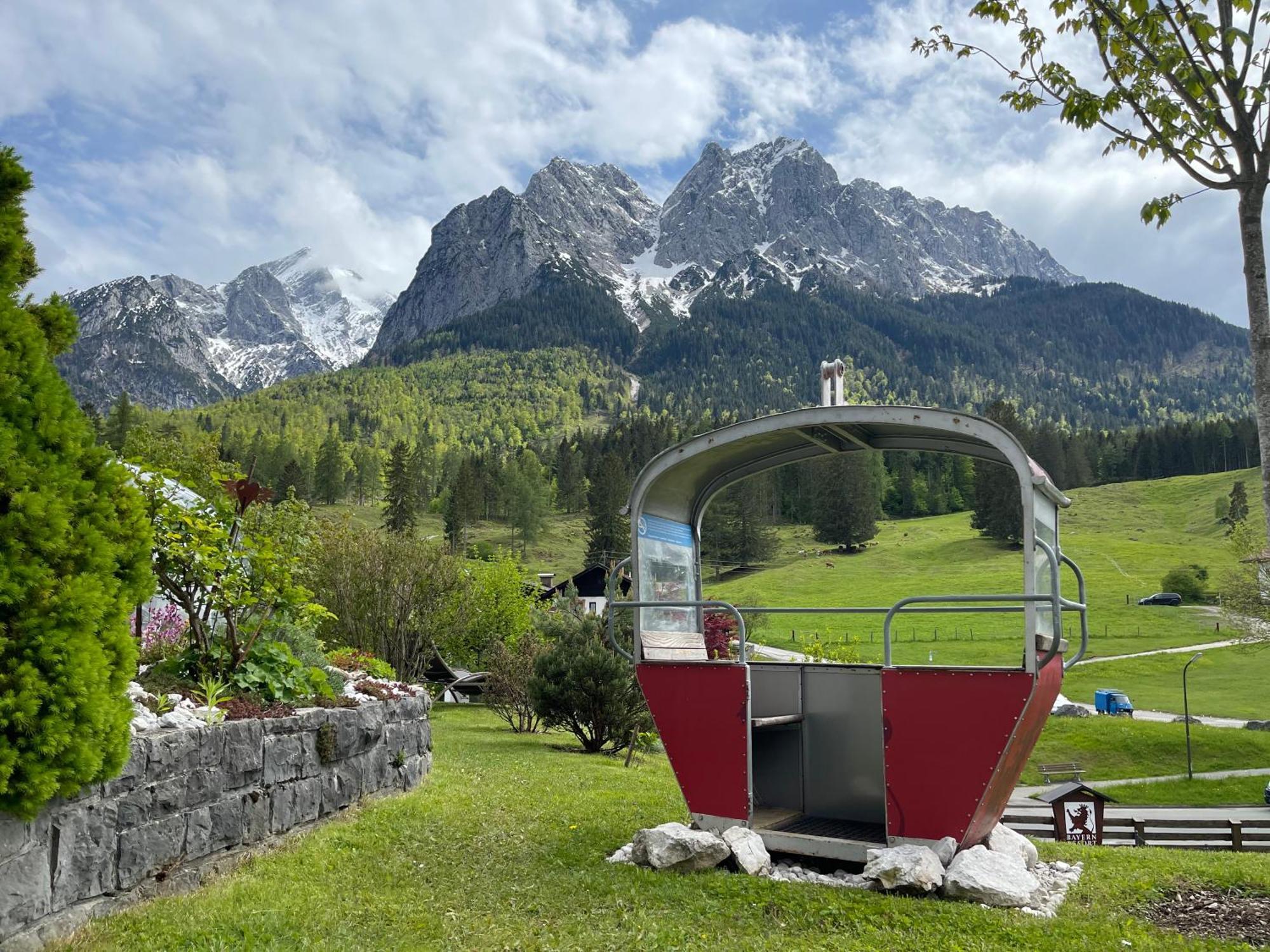 Bayern Resort Hotel - Adults Only - Mit Zugspitzblick - Eibsee-Naehe - Wellnessbereich - Naturpool Im Sommer Grainau Dış mekan fotoğraf