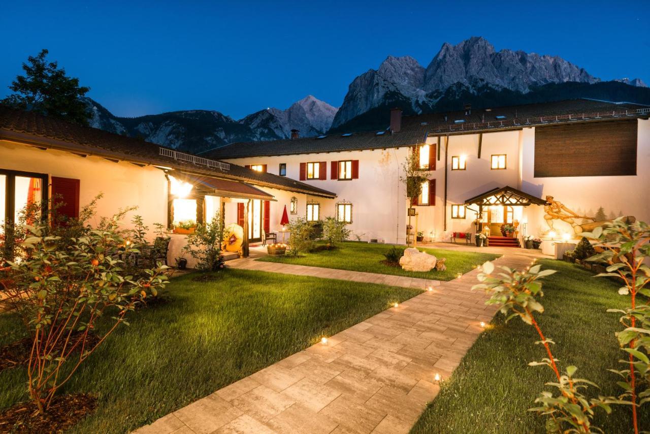 Bayern Resort Hotel - Adults Only - Mit Zugspitzblick - Eibsee-Naehe - Wellnessbereich - Naturpool Im Sommer Grainau Dış mekan fotoğraf