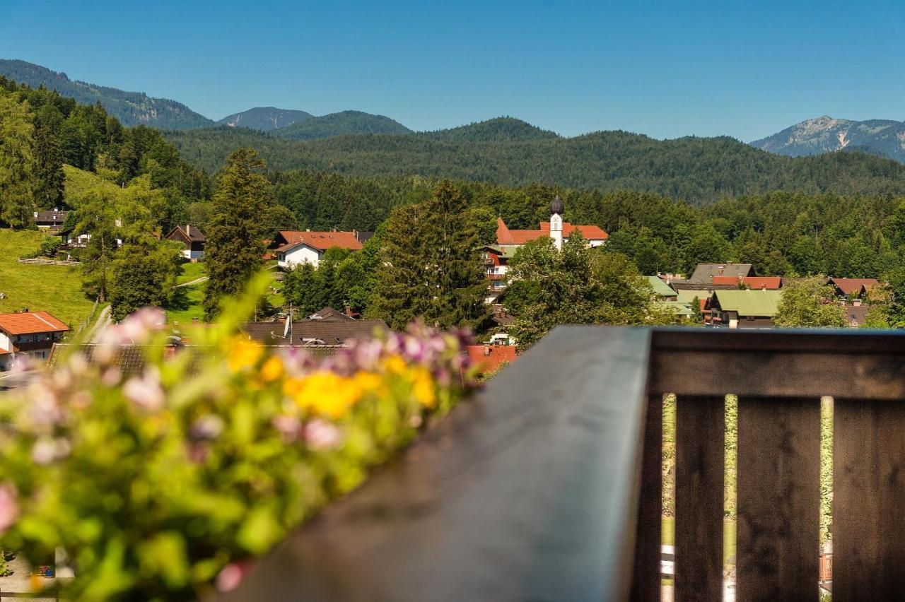 Bayern Resort Hotel - Adults Only - Mit Zugspitzblick - Eibsee-Naehe - Wellnessbereich - Naturpool Im Sommer Grainau Dış mekan fotoğraf