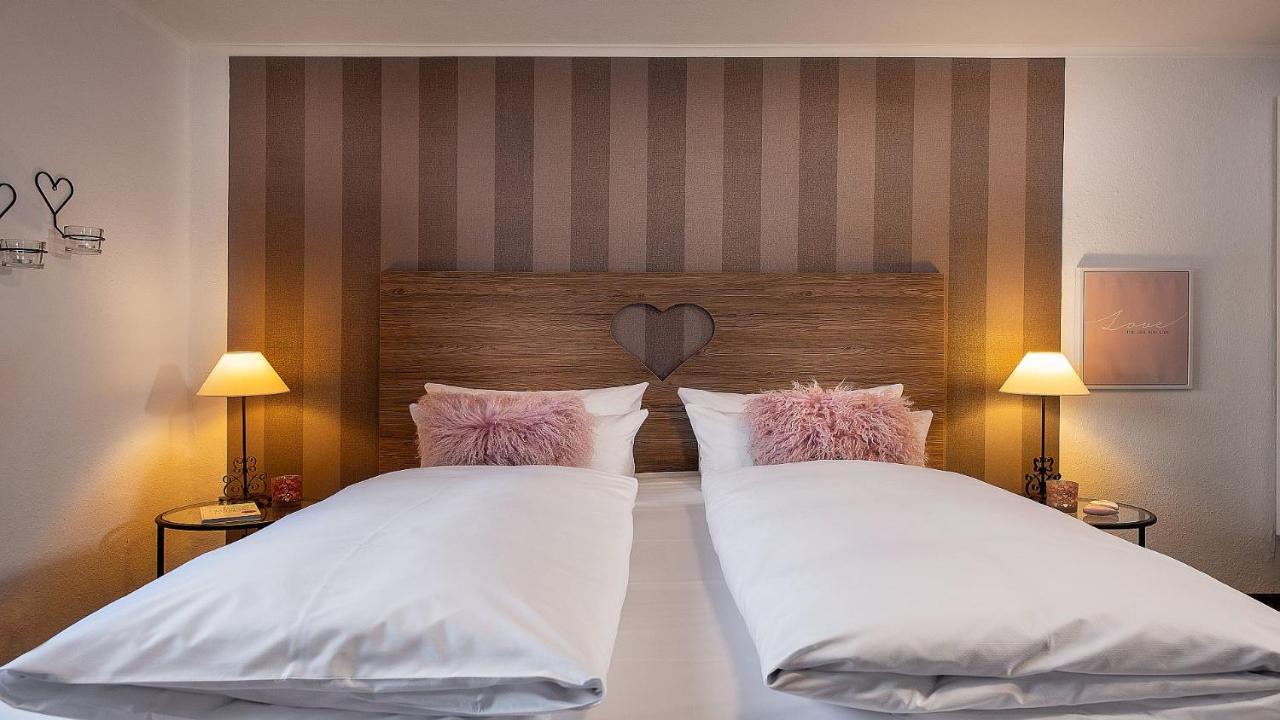Bayern Resort Hotel - Adults Only - Mit Zugspitzblick - Eibsee-Naehe - Wellnessbereich - Naturpool Im Sommer Grainau Dış mekan fotoğraf